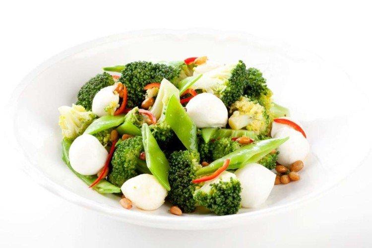 Salade de brocoli et mozzarella