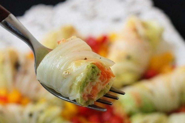 Rouleaux de chou de Pékin fourrés