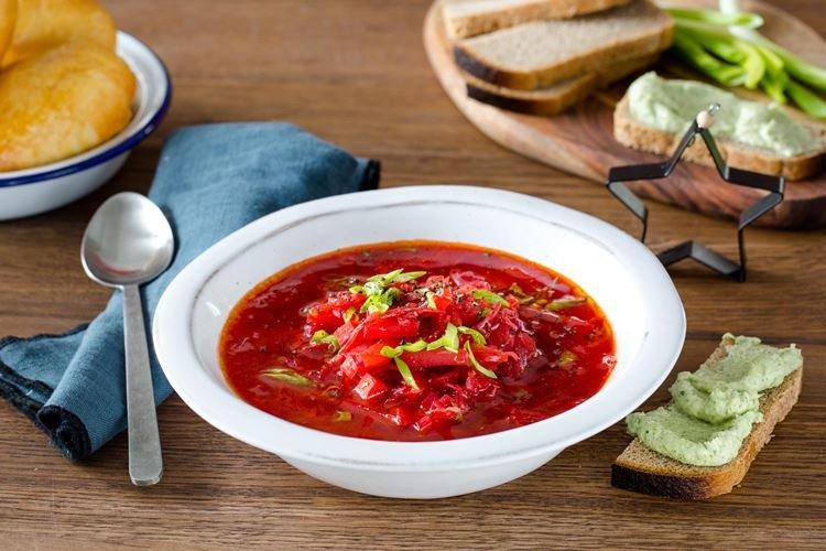 Bortsch avec choucroute au bouillon de champignons