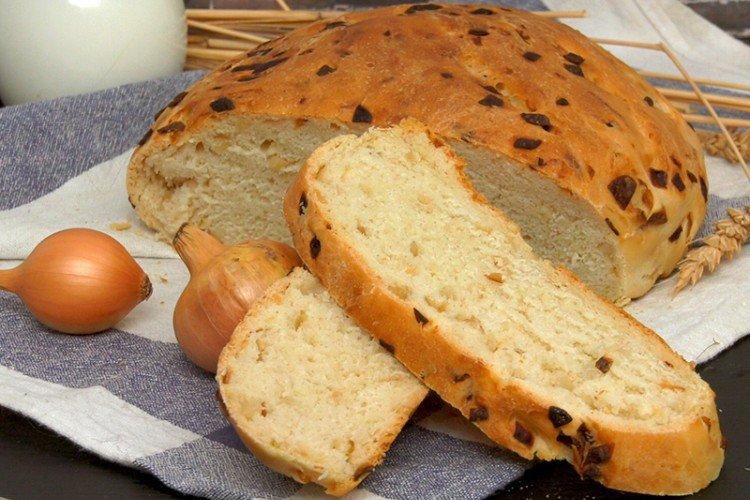 Pain maison aux oignons