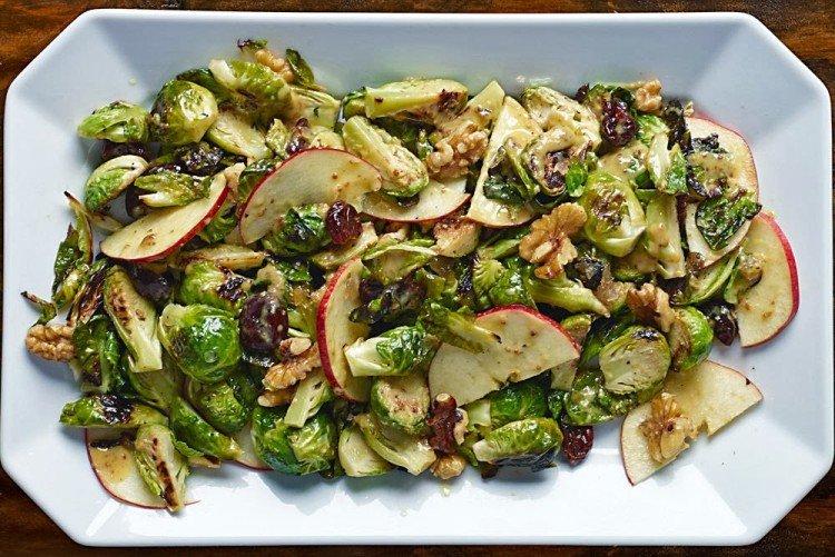 Salade de pommes et choux de Bruxelles