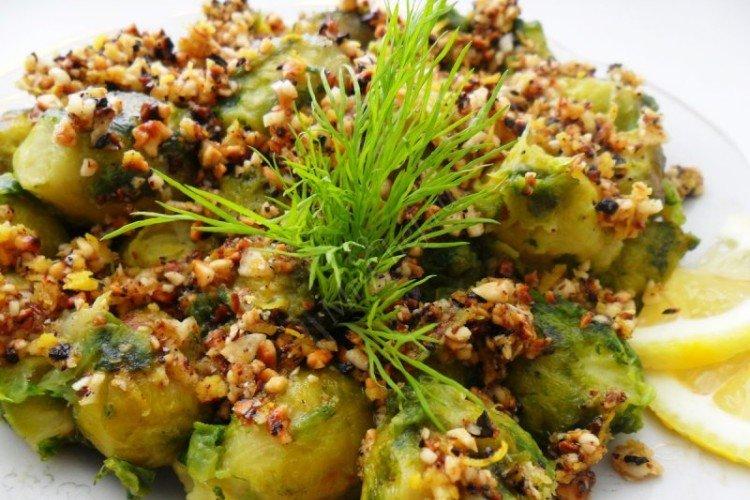 Choux de Bruxelles aux noix et graines de sésame