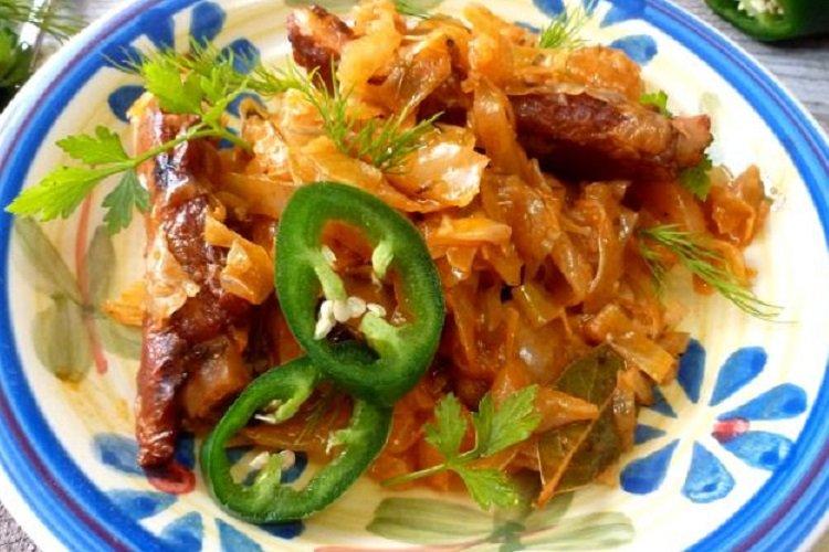 Chou mijoté avec côtes fumées