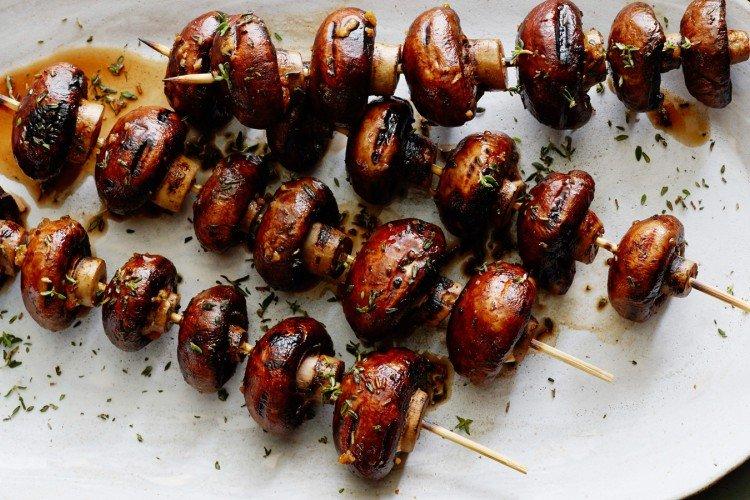 Champignons à la sauce soja sur le grill