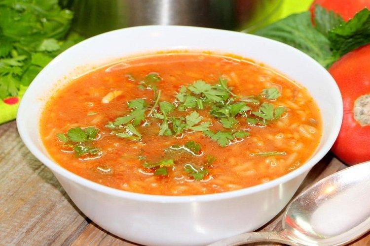 Soupe de tomates au riz