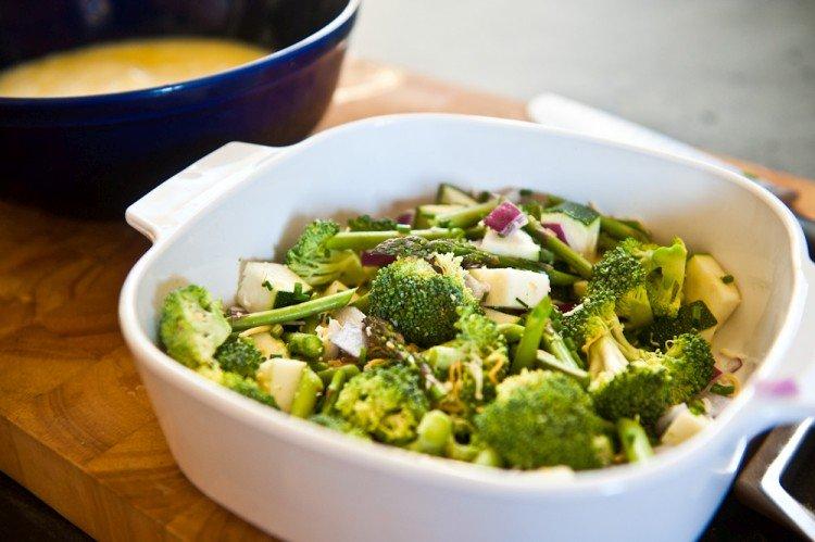 Okroshka sur kéfir avec brocoli et haricots asperges