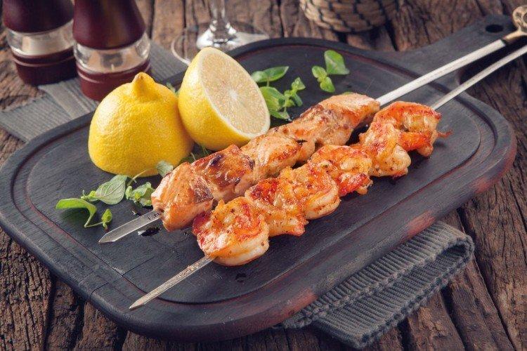 Brochette de poisson sur le grill