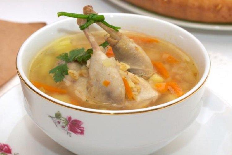 Soupe d'orge perlé aux cailles