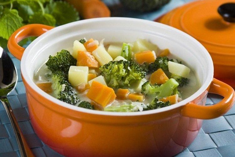 Soupe à l'orge et au brocoli