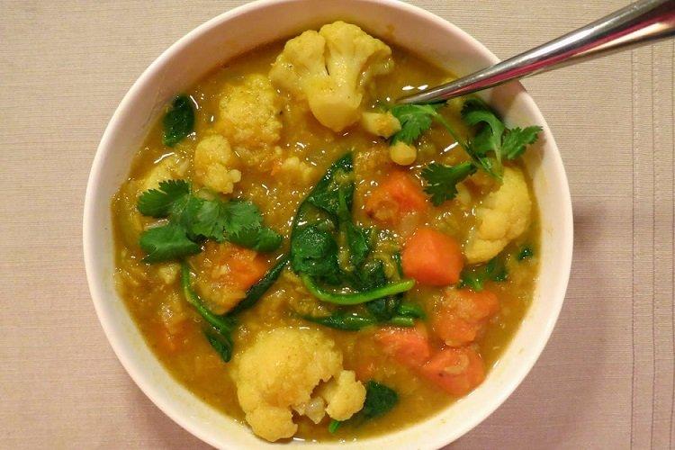 Soupe au chou-fleur et aux œufs