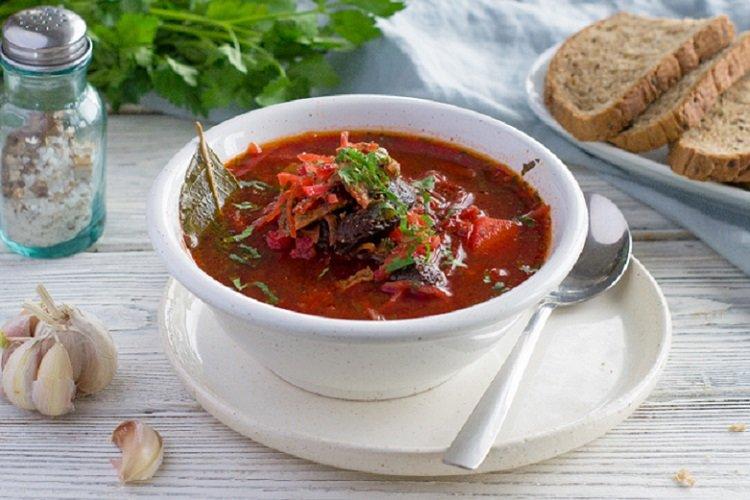 Bortsch au poulet et champignons séchés