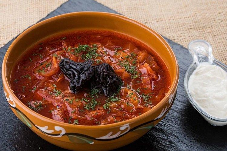 Bortsch au poulet et poire fumée