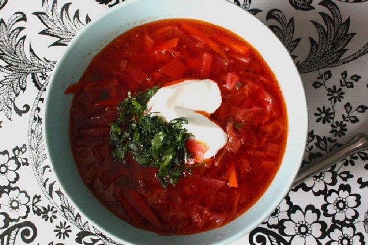 Bortsch aux abricots secs et poulet