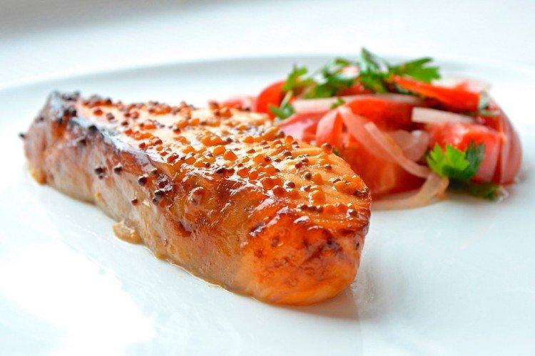 Steaks de truite glacés au miel
