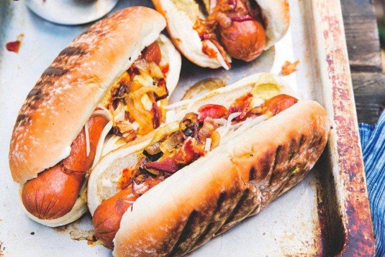 Hot-dogs sur le gril