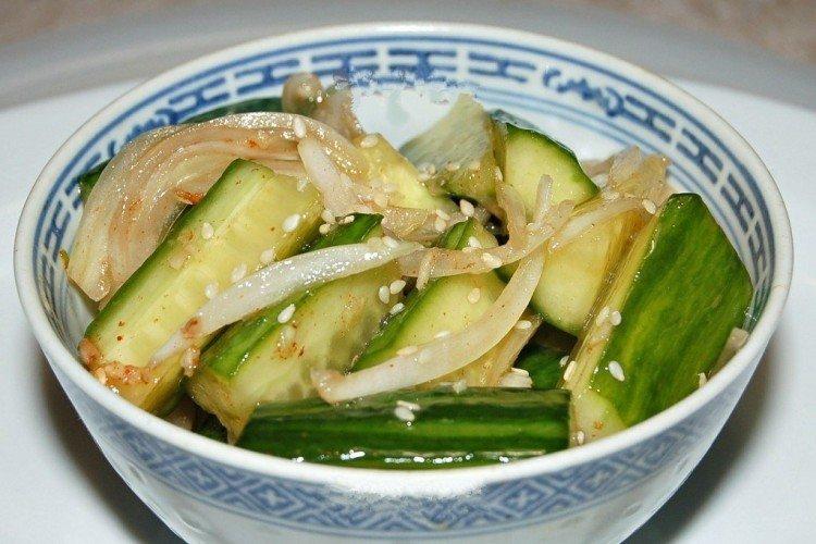 Concombres coréens aux oignons