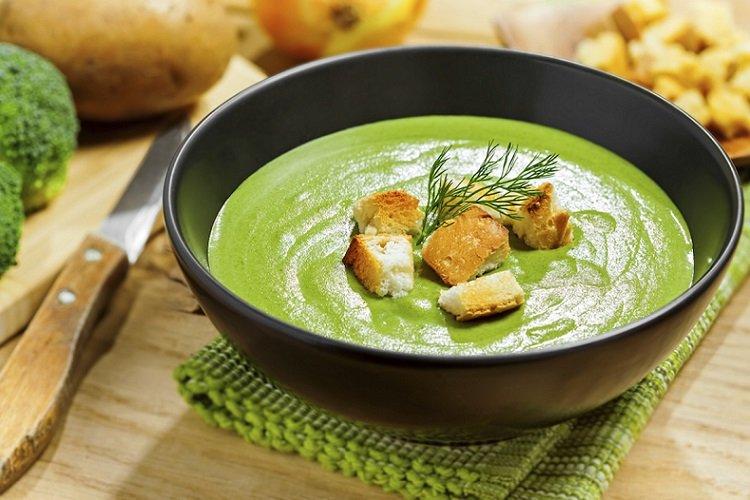 Soupe crémeuse aux épinards et à la crème