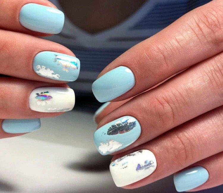 Manucure d'été bleu 2021