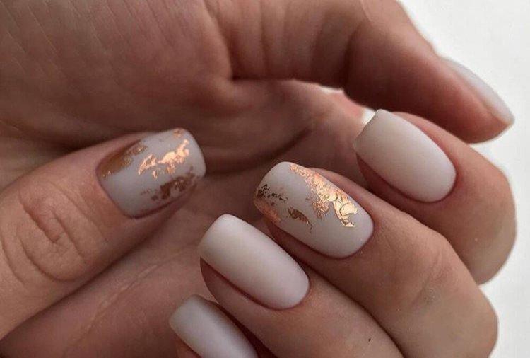 Manucure d'été nue 2021