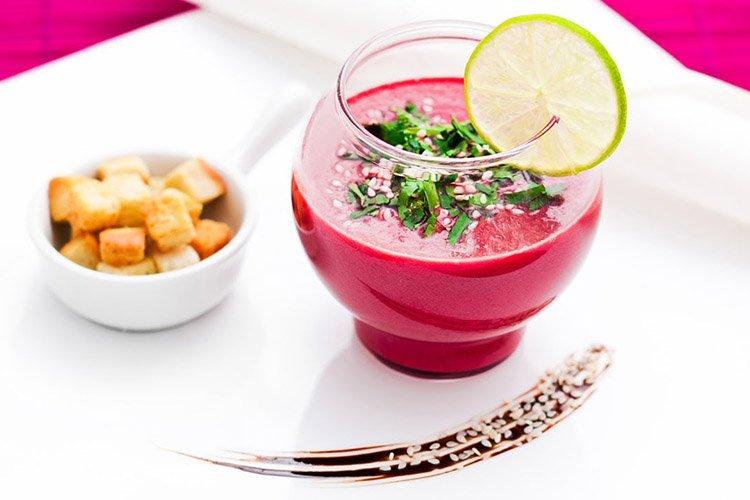 Soupe froide aux betteraves et pommes