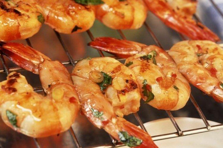 Crevettes en marinade de citron sur le grill