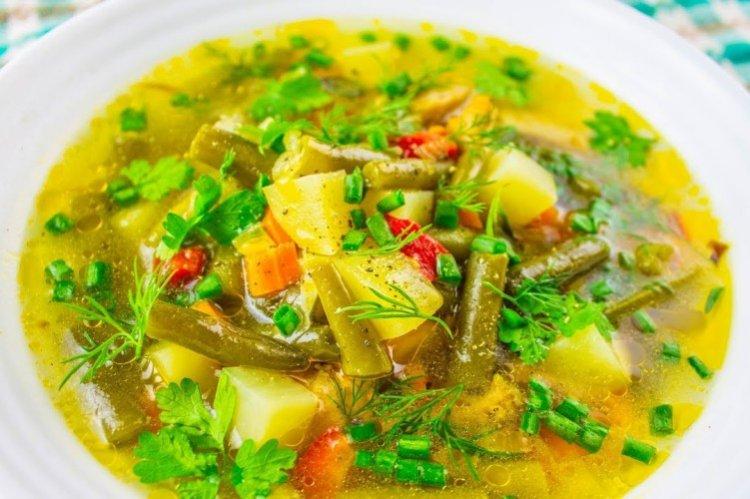 Soupe de riz, ortie et haricots verts