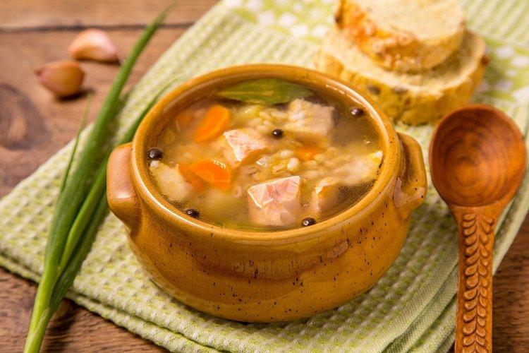 Soupe de poisson à la truite à l'orge