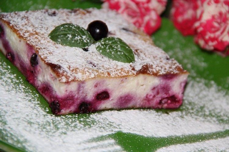 Casserole de caillé à la semoule et aux groseilles