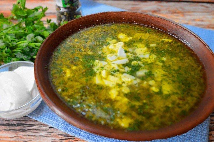 Soupe d'oseille avec oeuf et riz