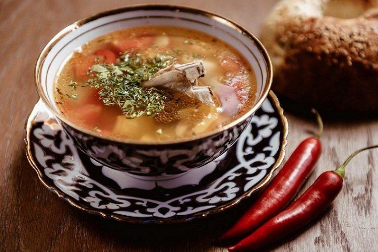 Shurpa épicé au boeuf