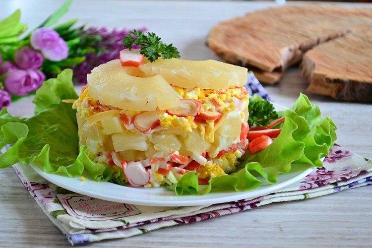 Salade de crabe à l'ananas