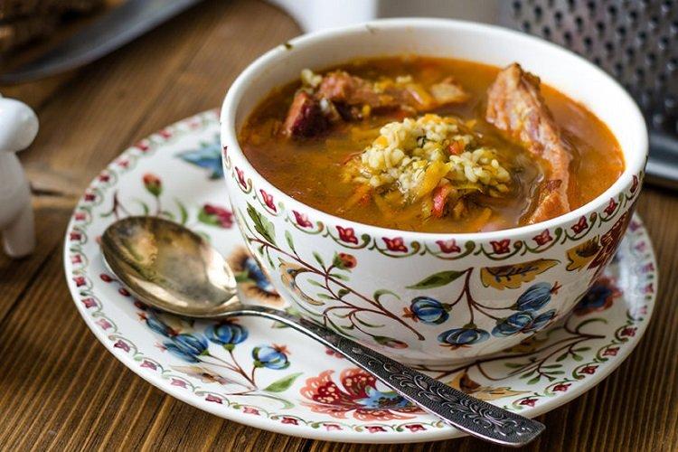 Shurpa au boulgour et à l'agneau