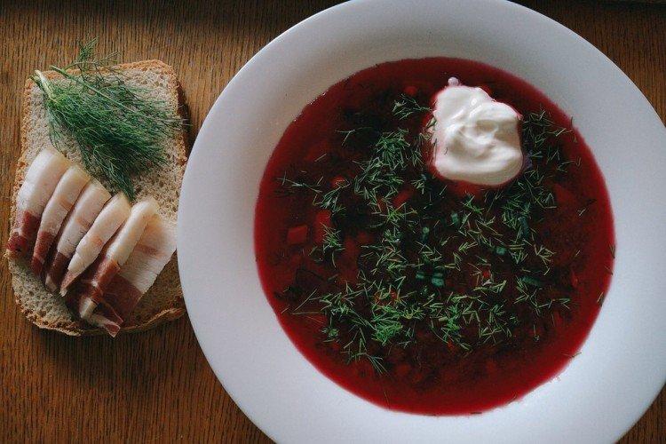 Bortsch froid aux betteraves marinées