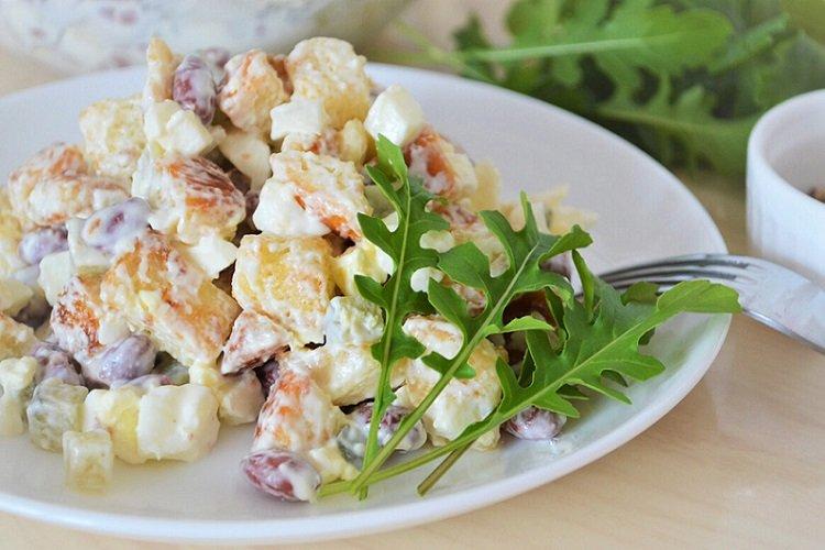 Salade de haricots, croûtons et jambon