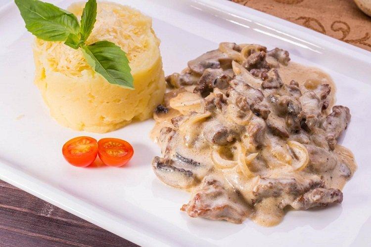 Stroganoff de porc haché paresseux