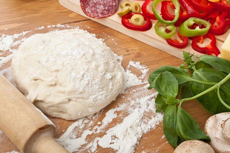 Pâte à pizza à la crème sure