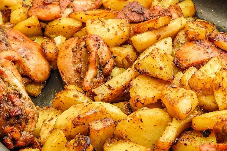 Pommes de terre sautées avec filet de poulet