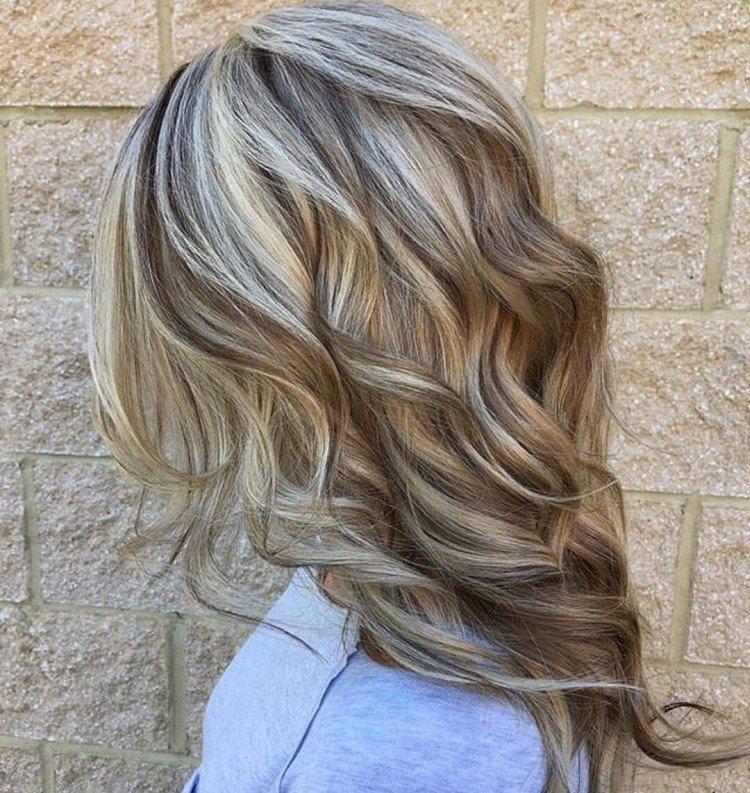 Mise en évidence sur cheveux châtain clair 2021 - photo