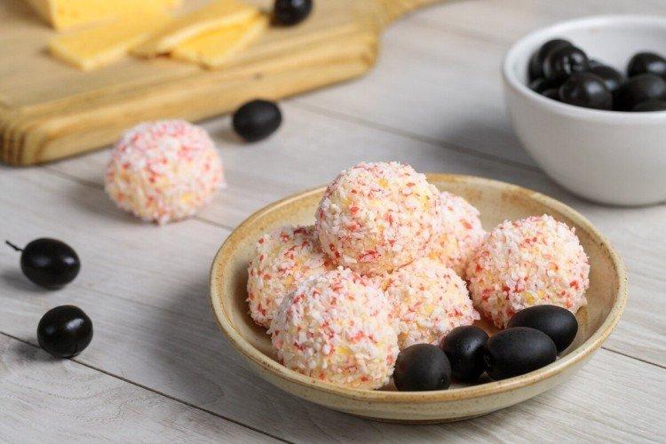 Boulettes de fromage aux bâtonnets de crabe