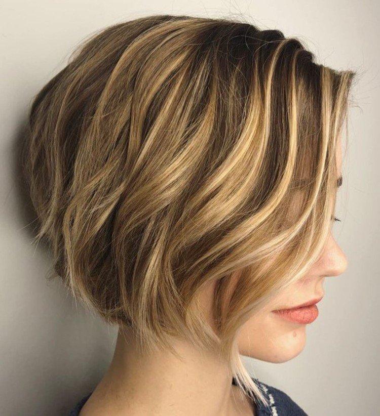 Faits saillants pour les cheveux courts 2021 - photo