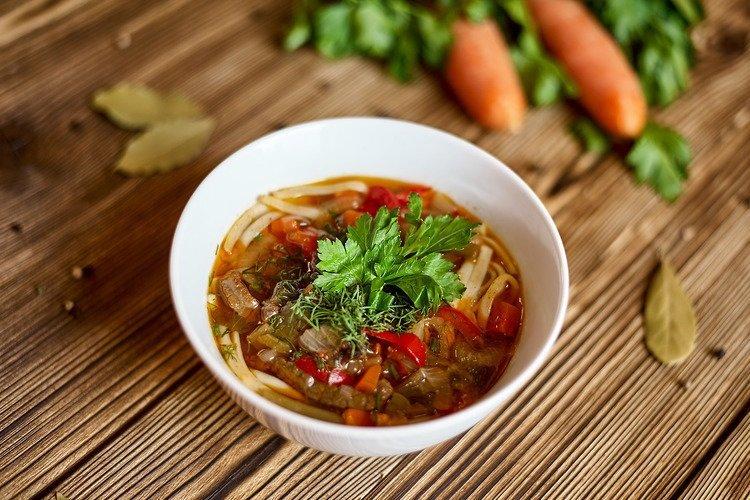 Lagman avec du boeuf sur une grosse queue