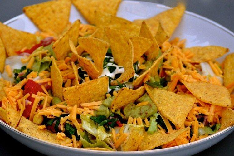 Salade de croustilles de maïs aux nachos