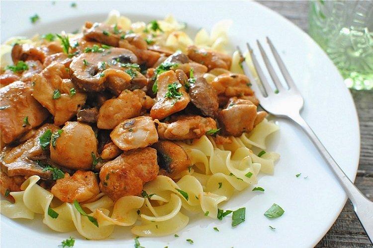 Poulet Stroganoff aux Champignons