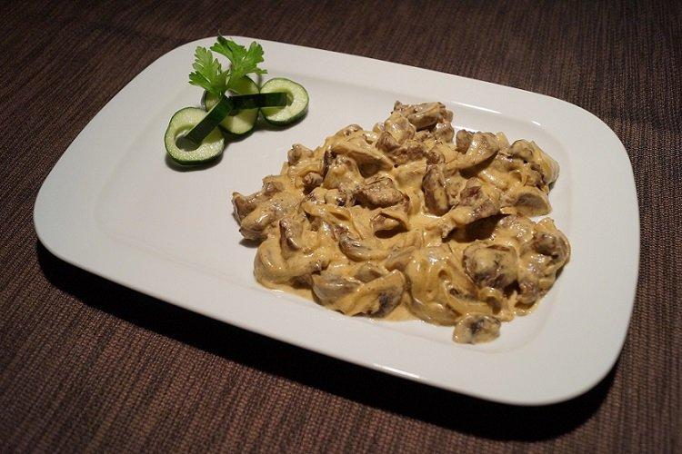 Poulet stroganoff à la crème sure