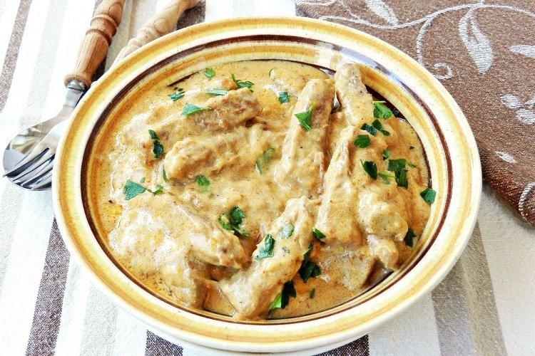 Poulet stroganoff sauce crème aigre-moutarde