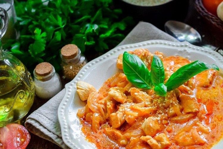 Poulet Stroganoff en sauce épicée