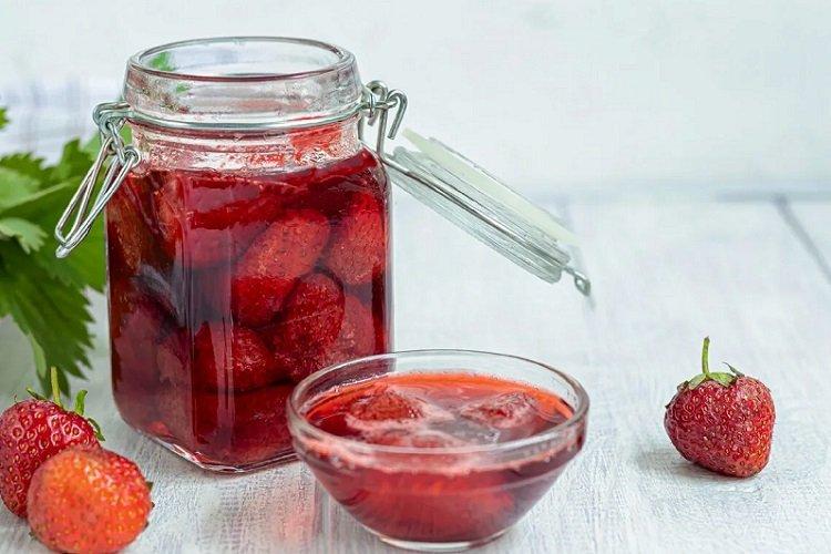 Confiture de fraises entières