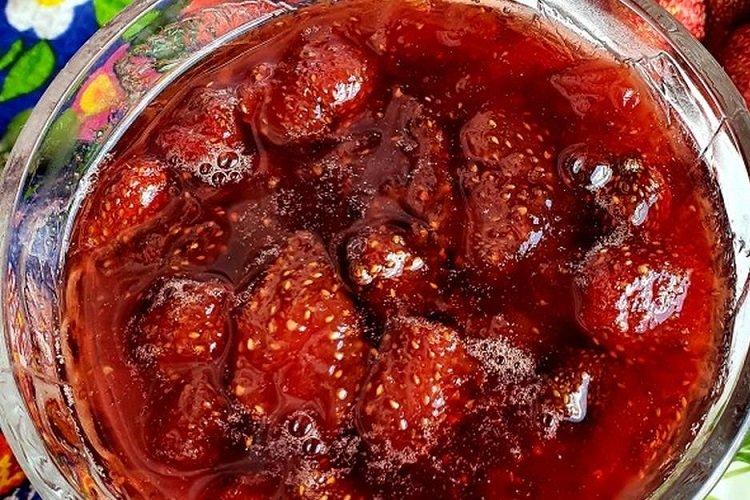 Confiture de fraises dans une mijoteuse