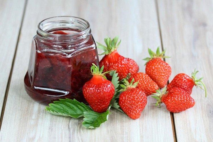 Confiture de fraises Pyatiminutka