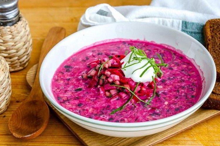 Betteraves froides sur pain kvass